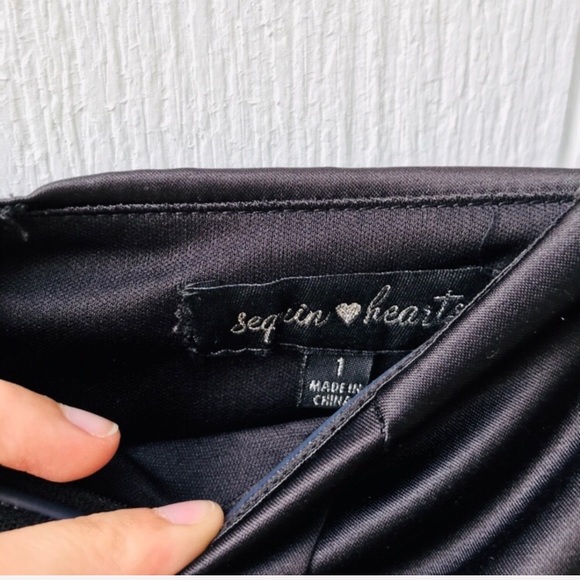 Juniors Velvet Brocade Off Shoulder Formal Dress - Picture 3 of 6